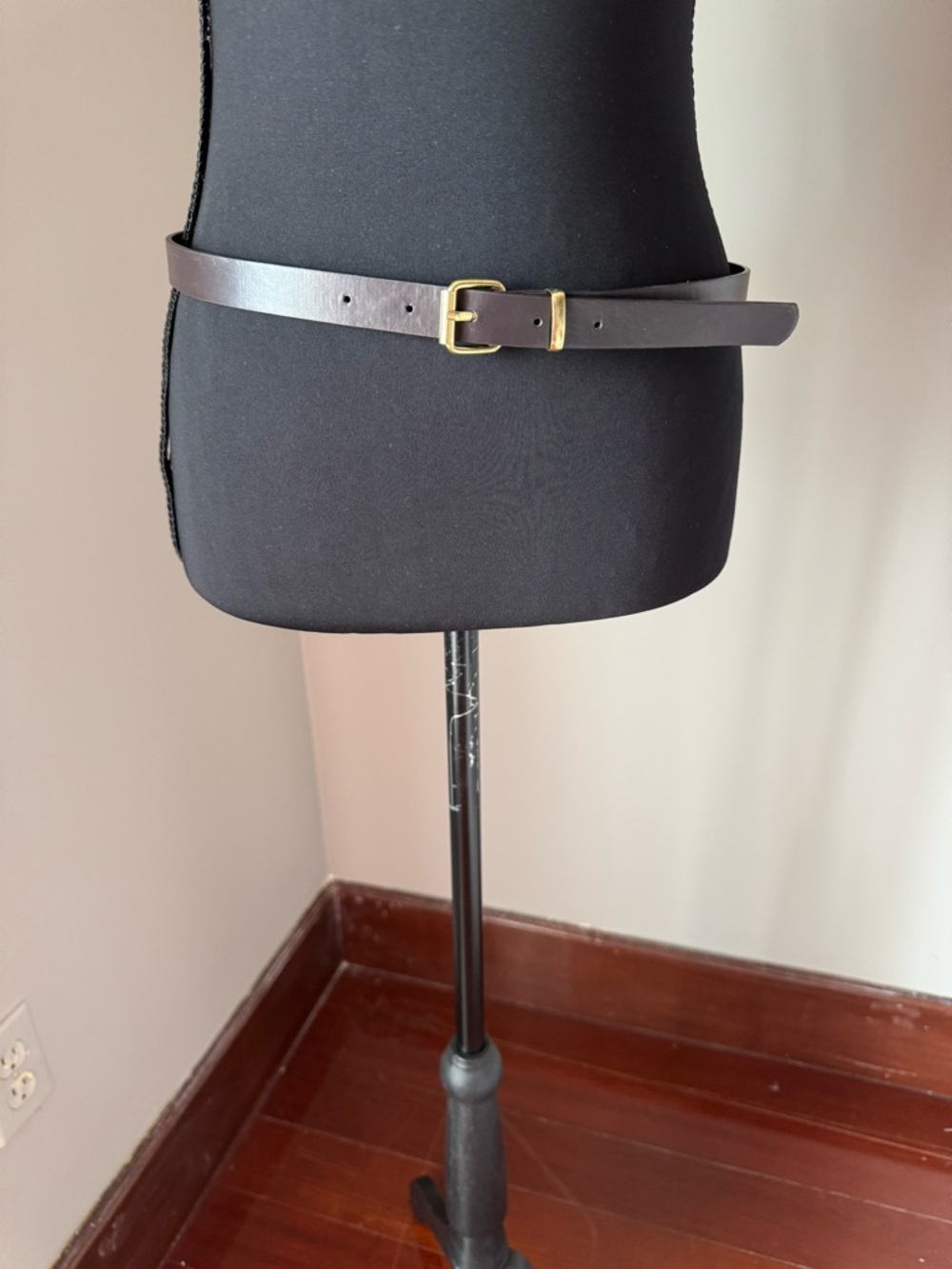 Elegant, brown leather belt